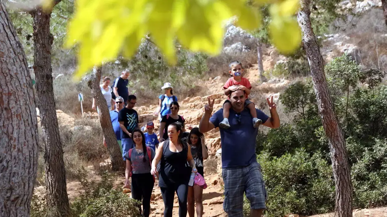 מטיילים בהר איתן בראש השנה מטיילים בהר איתן בראש השנה