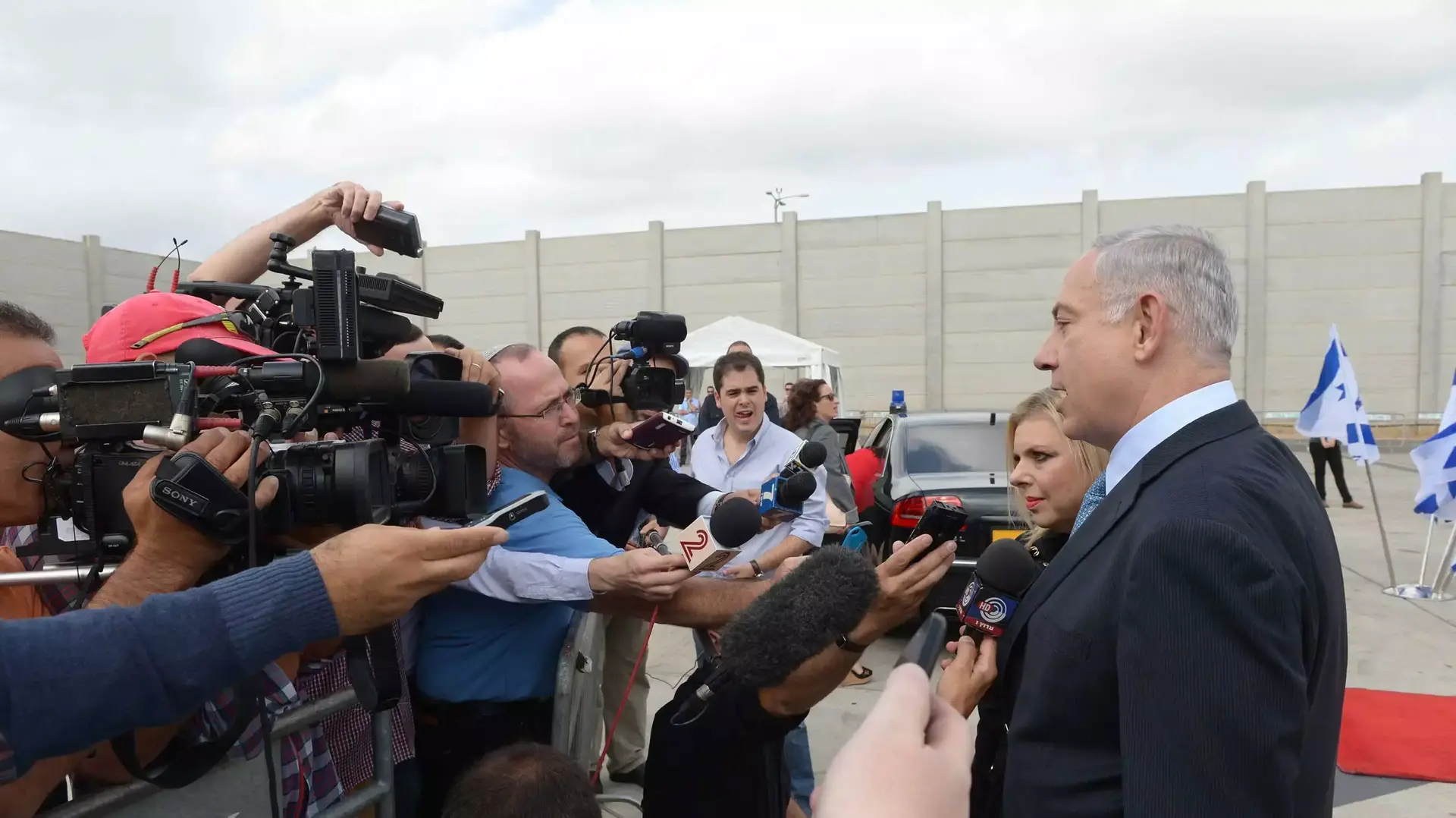 ראש הממשלה בנימין נתניהו ורעייתו שרה נתניהו ממריאים לעצרת הכללית של האו"ם בניו יורק ראש הממשלה בנימין נתניהו ורעייתו שרה נתניהו ממריאים לעצרת הכללית של האו"ם בניו יורק