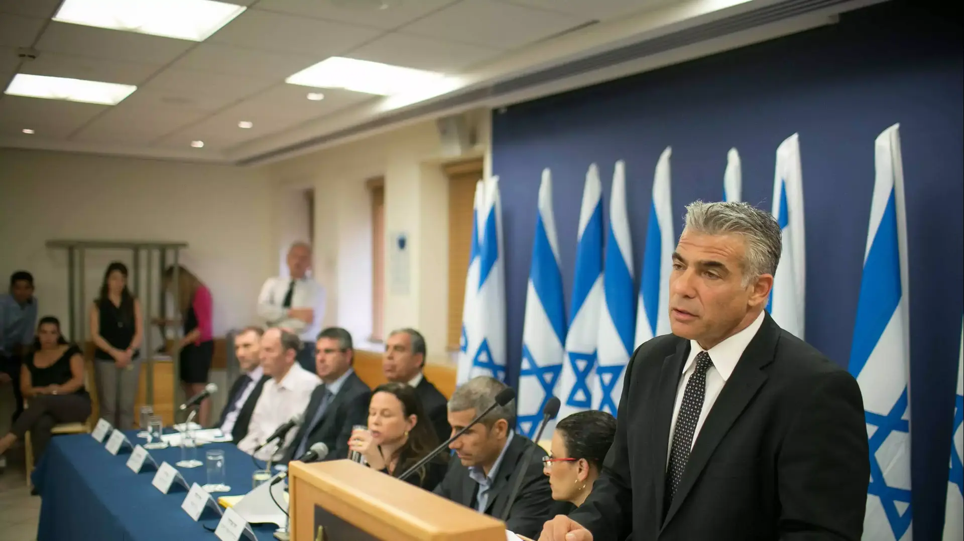 יאיר לפיד מציג את תקציב 2015 במסיבת עיתונאים במשרד האוצר יאיר לפיד מציג את תקציב 2015 במסיבת עיתונאים במשרד האוצר