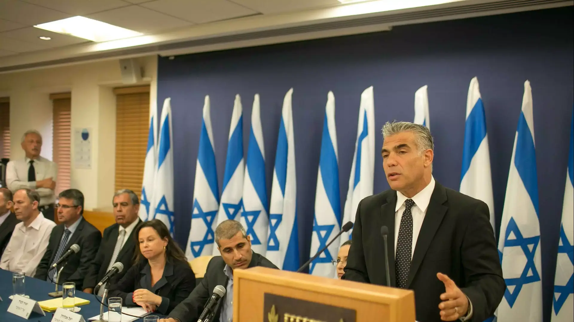 יאיר לפיד מציג את תקציב 2015 במסיבת עיתונאים במשרד האוצר יאיר לפיד מציג את תקציב 2015 במסיבת עיתונאים במשרד האוצר
