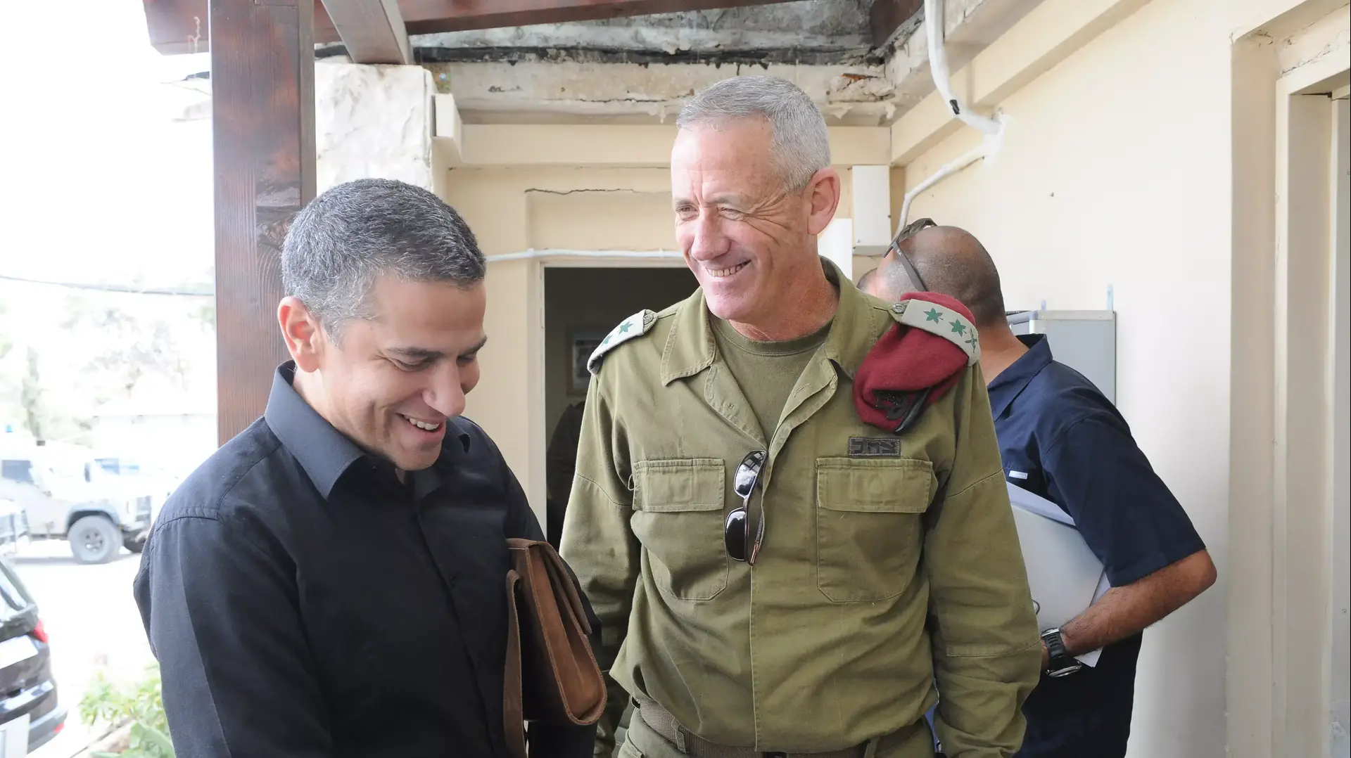ינון מגל עם הרמטכ"ל בני גנץ, אוקטובר 2014 ינון מגל עם הרמטכ"ל בני גנץ, אוקטובר 2014