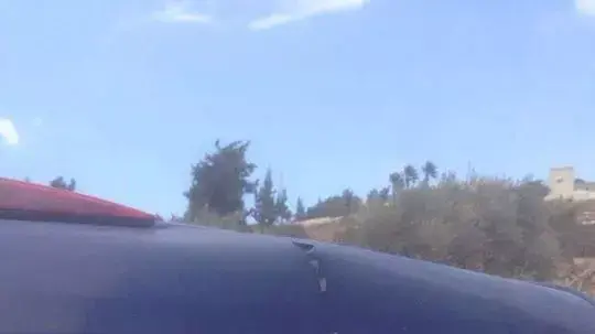 אבנים יודו לעבר רכב ישראלי בשכונת א-טור שבמזרח ירושלים, 2 באוקטובר 2014 אבנים יודו לעבר רכב ישראלי בשכונת א-טור שבמזרח ירושלים, 2 באוקטובר 2014