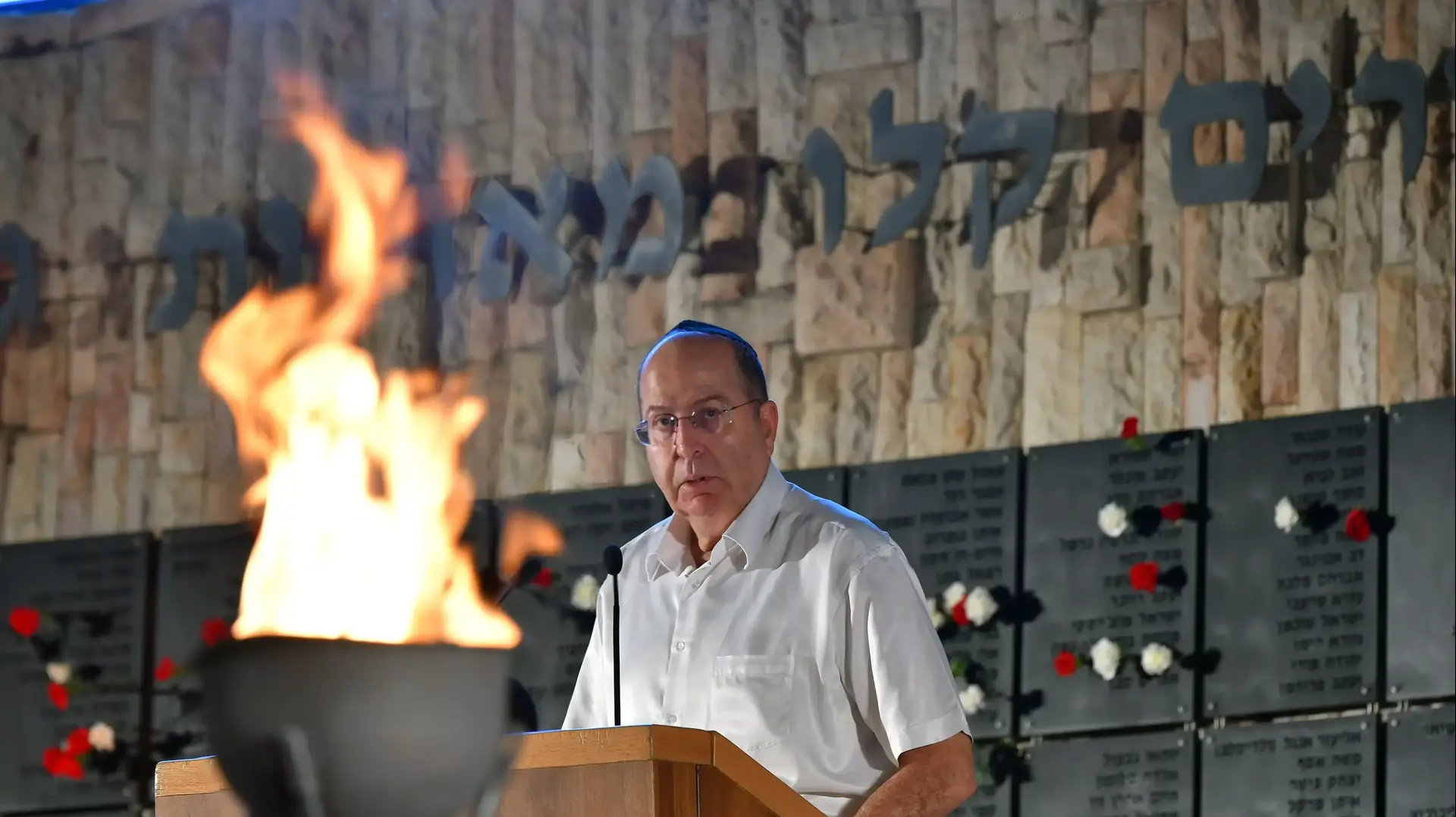 שר הביטחון, משה (בוגי) יעלון, בטקס לזכר חללי הצנחנים שר הביטחון, משה (בוגי) יעלון, בטקס לזכר חללי הצנחנים