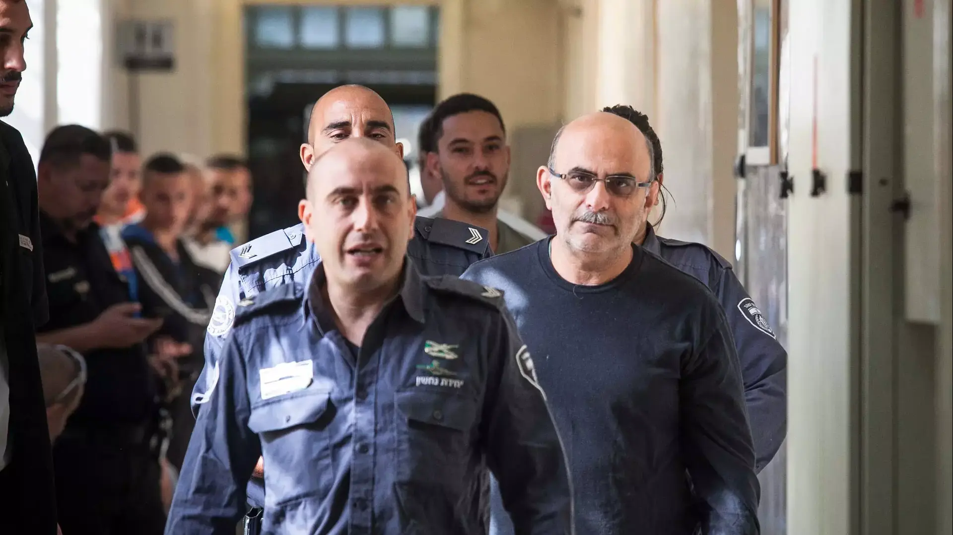 עורך הדין יעקב פינק החשוד בגניבת 14 מיליון שקלים מלקוחותיו בבית משפט השלום ירושלים, אוקטובר 2014 עורך הדין יעקב פינק החשוד בגניבת 14 מיליון שקלים מלקוחותיו בבית משפט השלום ירושלים, אוקטובר 2014