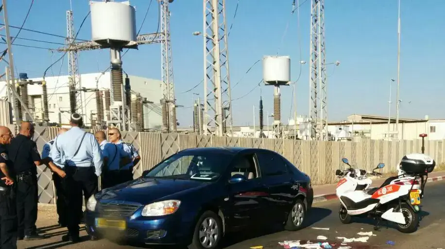 זירת אירוע התקיפה, הכניסה לבארות יצחק. אוקטובר 2014 זירת אירוע התקיפה, הכניסה לבארות יצחק. אוקטובר 2014
