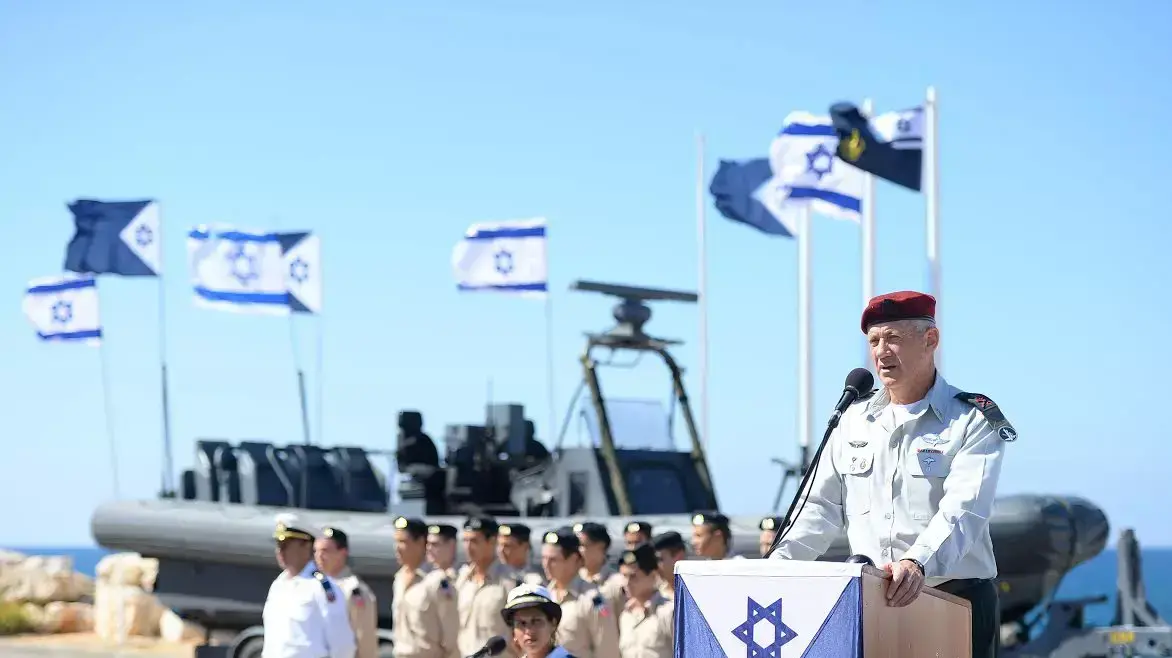 הרמטכ"ל בני גנץ טקס הענקת צל"ש לקומנדו הימי, בבסיס חיל הים בעתלית. אוקטובר 2014 הרמטכ"ל בני גנץ טקס הענקת צל"ש לקומנדו הימי, בבסיס חיל הים בעתלית. אוקטובר 2014