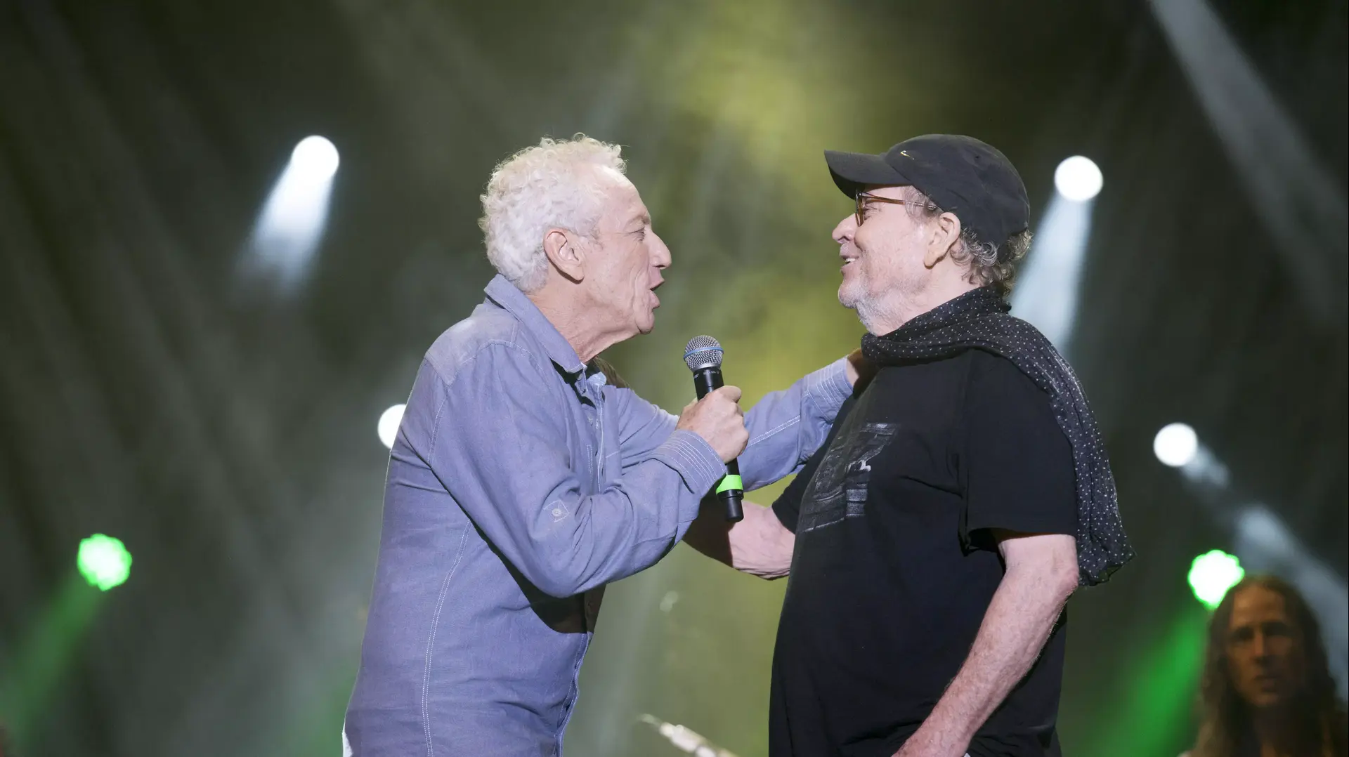 צבי שיסל ומוני מושונוב במופע מחווה לאריק איינשטיין צבי שיסל ומוני מושונוב במופע מחווה לאריק איינשטיין