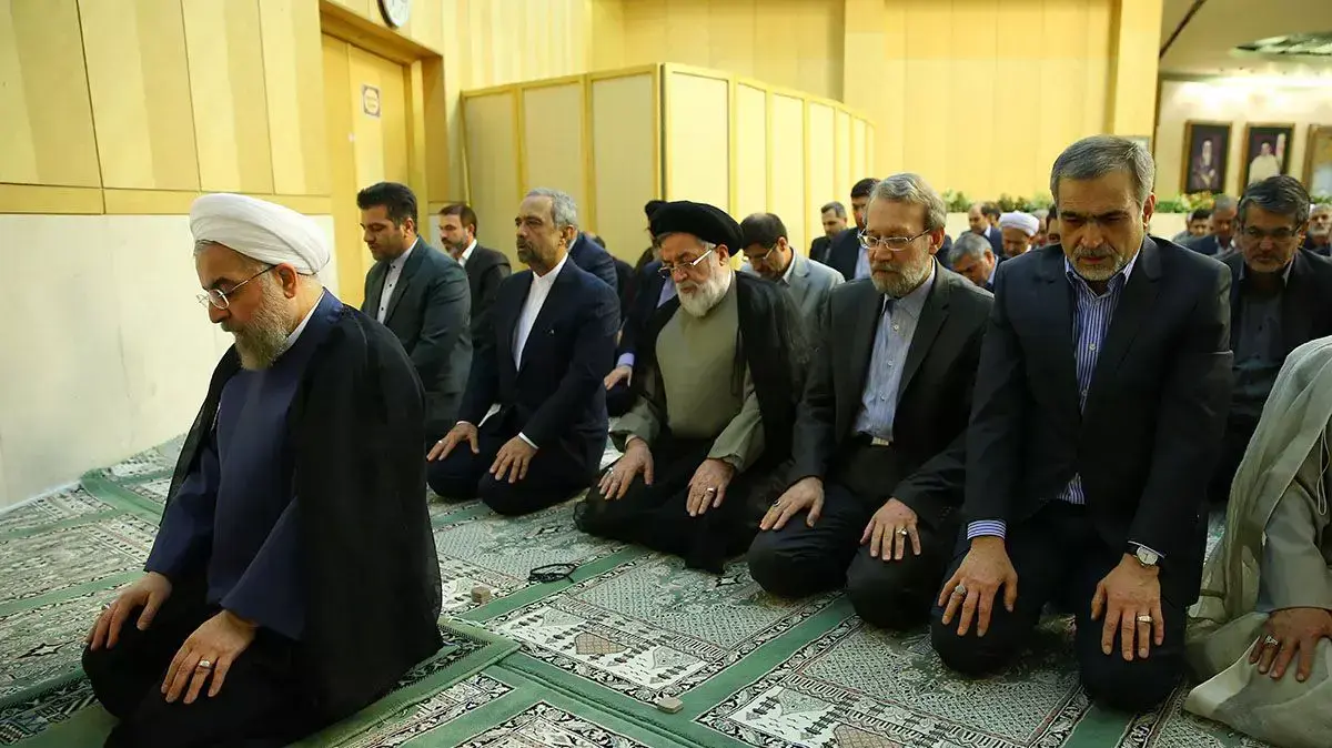 נשיא איראן חסן רוחאני בישיבה משותפת של הממשלה והפרלמנט המג'לס, 7 באוקטובר 2014 נשיא איראן חסן רוחאני בישיבה משותפת של הממשלה והפרלמנט המג'לס, 7 באוקטובר 2014