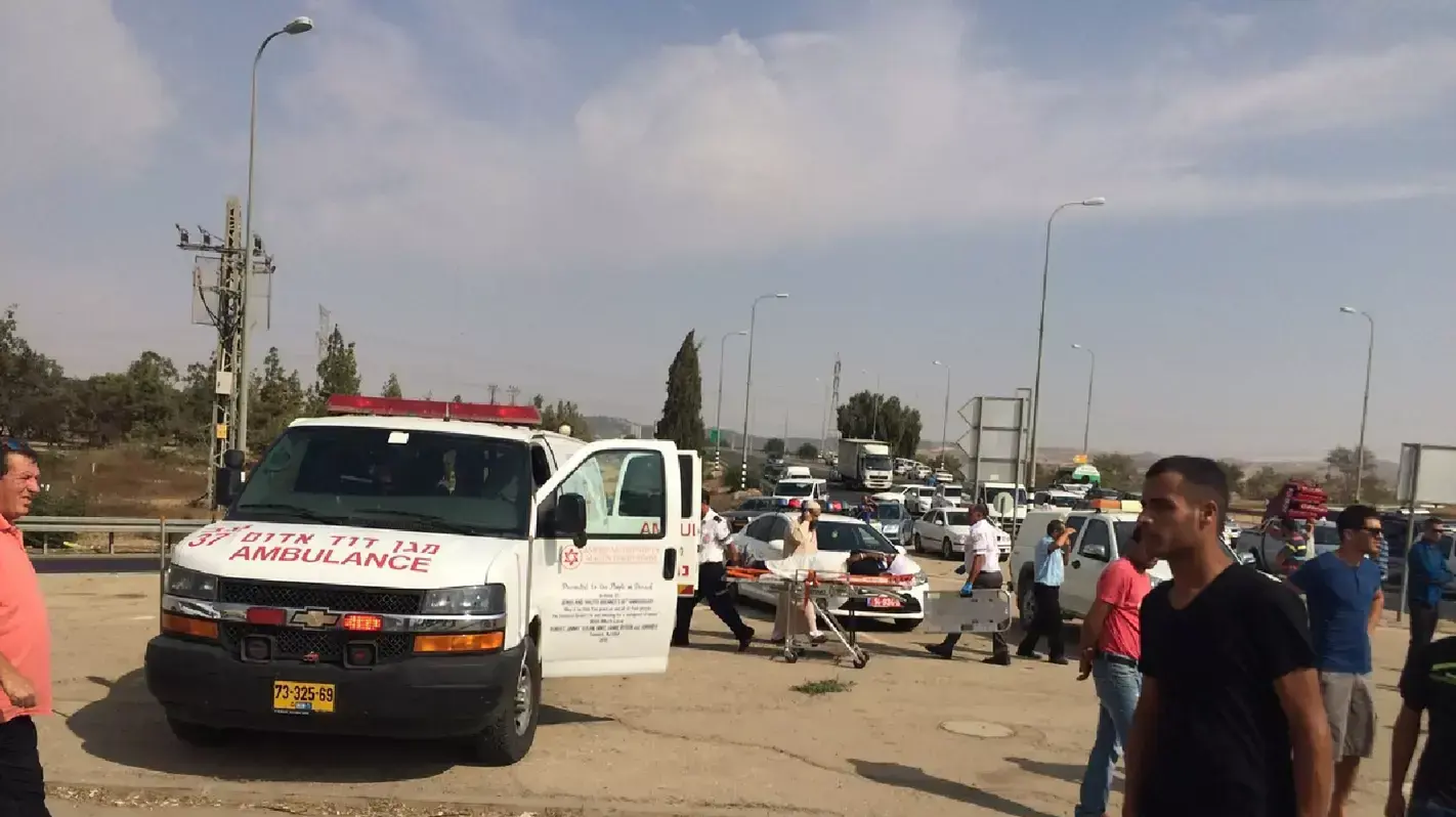9 פצועים בתאונת דרכים בצומת להבים, 9 באוקטובר 2014 9 פצועים בתאונת דרכים בצומת להבים, 9 באוקטובר 2014