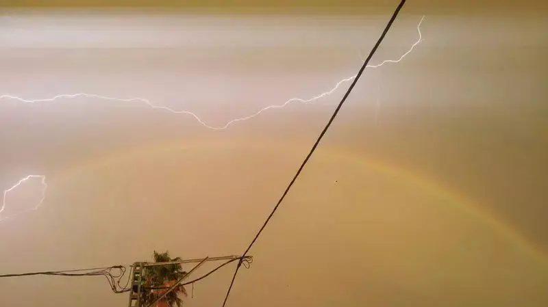 קשת בענן וברק בחדרה קשת בענן וברק בחדרה