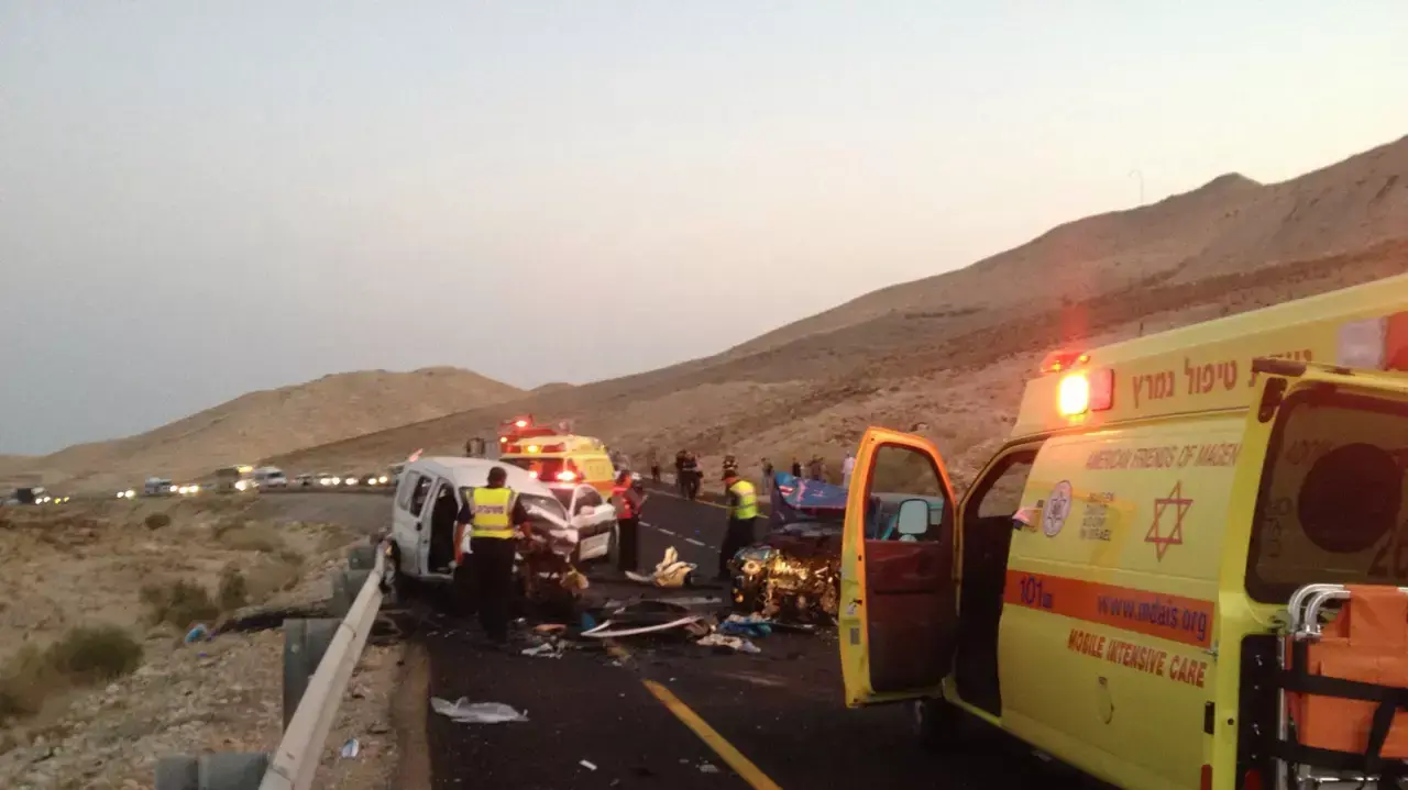 הרוג וארבעה פצועים קשה בתאונה בצומת תחרורים, אוקטובר 2014 הרוג וארבעה פצועים קשה בתאונה בצומת תחרורים, אוקטובר 2014