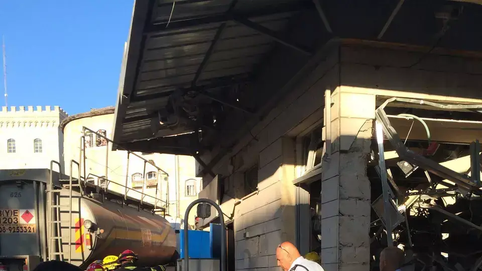 פיצוץ בתחנת דלק ברחוב החומה השלישית בירושלים 13 באוקטובר 2014 פיצוץ בתחנת דלק ברחוב החומה השלישית בירושלים 13 באוקטובר 2014