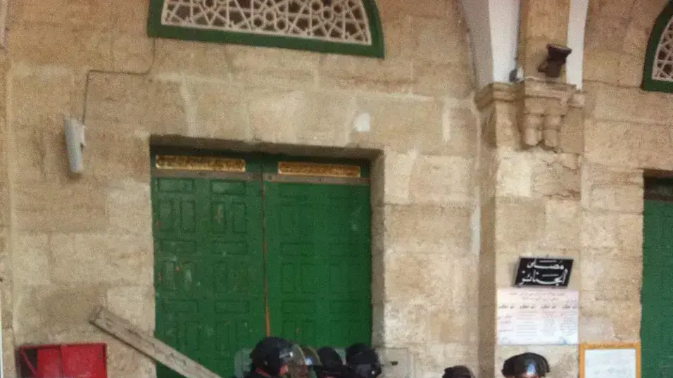 המשטרה פרצה להר הבית וסיכלה ניסיון לעורר מהומות במסגד אל אקצא, אוקטובר 2014 המשטרה פרצה להר הבית וסיכלה ניסיון לעורר מהומות במסגד אל אקצא, אוקטובר 2014