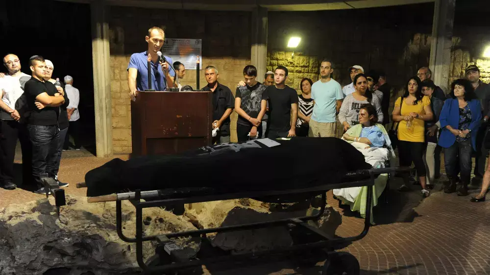 הלוייתם של איגנט הילצ'נקו ובתו מאיה שנהרגו בתאונה בנגב הלוייתם של איגנט הילצ'נקו ובתו מאיה שנהרגו בתאונה בנגב