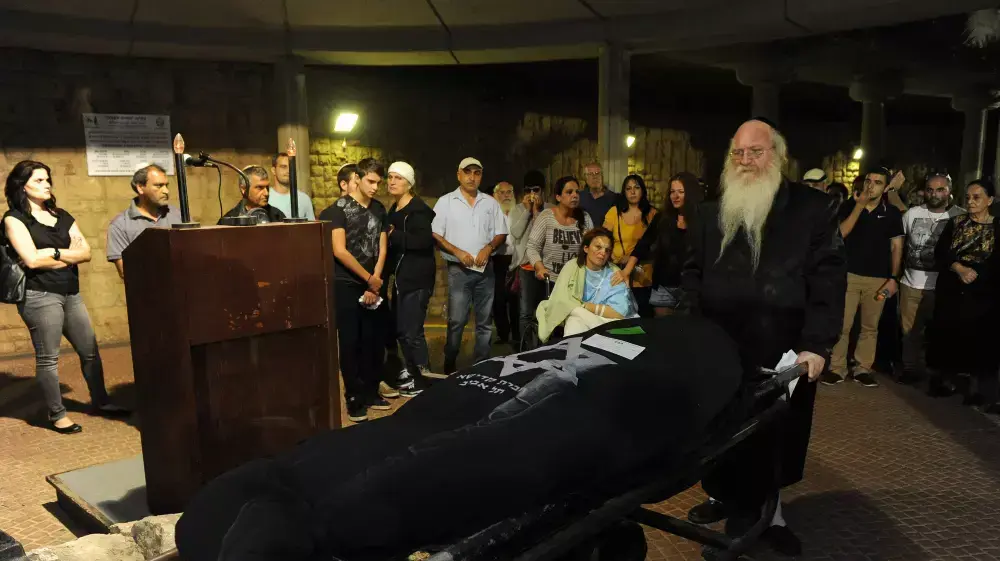 הלוייתם של איגנט הילצ'נקו ובתו מאיה שנהרגו בתאונה בנגב הלוייתם של איגנט הילצ'נקו ובתו מאיה שנהרגו בתאונה בנגב