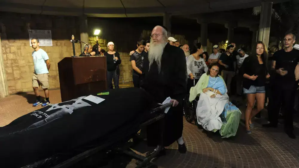 הלוייתם של איגנט הילצ'נקו ובתו מאיה שנהרגו בתאונה בנגב הלוייתם של איגנט הילצ'נקו ובתו מאיה שנהרגו בתאונה בנגב