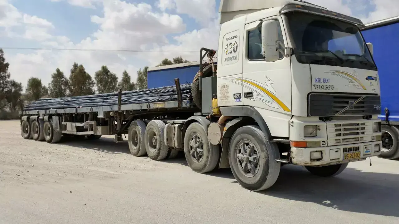 משאיות המכניסות לעזה חומרי בנייה דרך מעבר כרם שלום משאיות המכניסות לעזה חומרי בנייה דרך מעבר כרם שלום