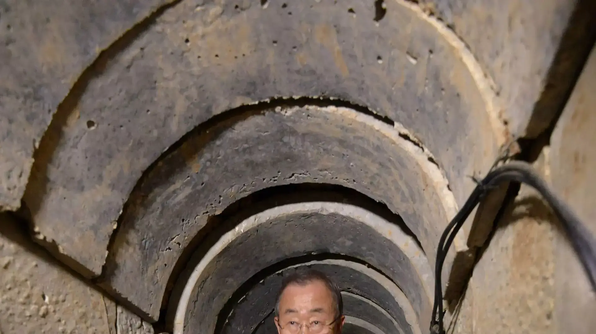 מזכ"ל האו"ם, באן קי מון באחת ממנהרות הטרור היוצאות מרצועת עזה שנחשפו על ידי צה"ל, אוקטובר 2014