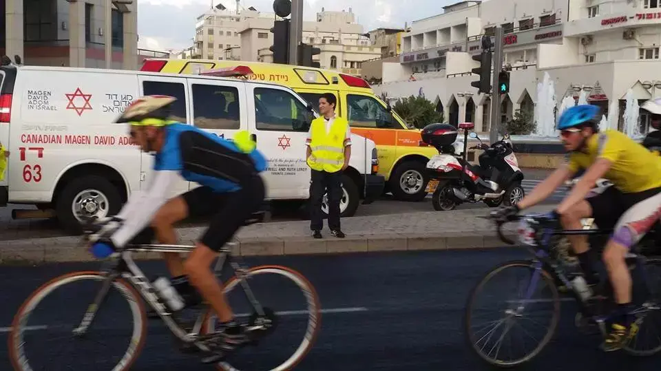 צוותי מד"א מאבטחים את מירוץ סובב תל אביב צוותי מד"א מאבטחים את מירוץ סובב תל אביב