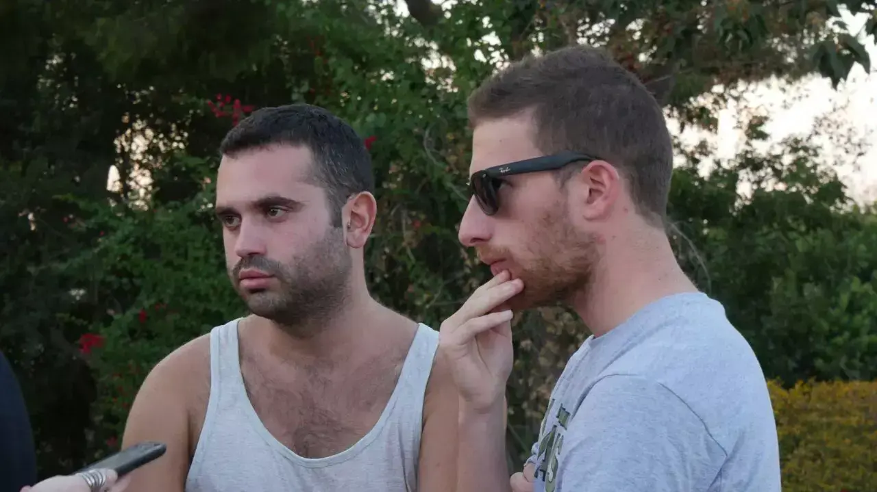 חבריו של אגם לוריא, שנהרג בנפאל, בקיבוץ יפעת, 16 באוקטובר 2014 חבריו של אגם לוריא, שנהרג בנפאל, בקיבוץ יפעת, 16 באוקטובר 2014