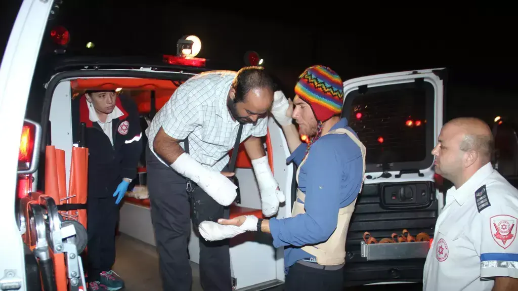פצועים ישראלים מנפאל נוחתים בישראל 19.10.2014 פצועים ישראלים מנפאל נוחתים בישראל 19.10.2014