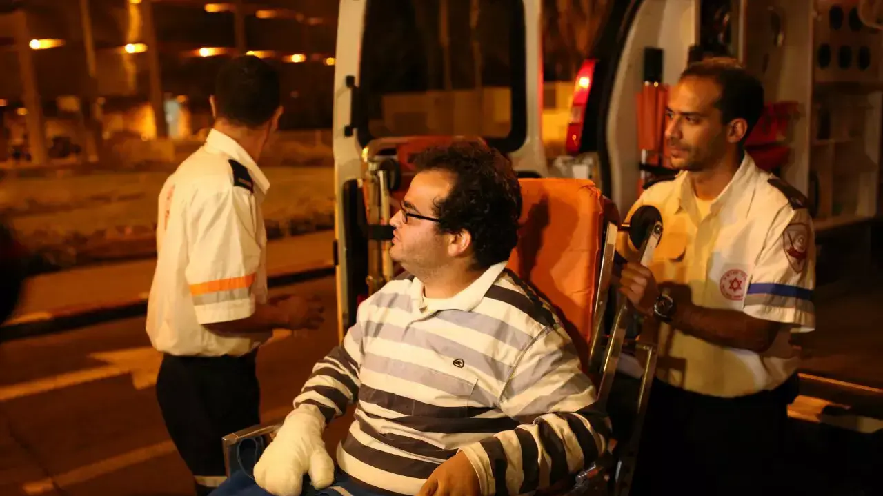 פצועים ישראלים מנפאל נוחתים בישראל 19.10.2014