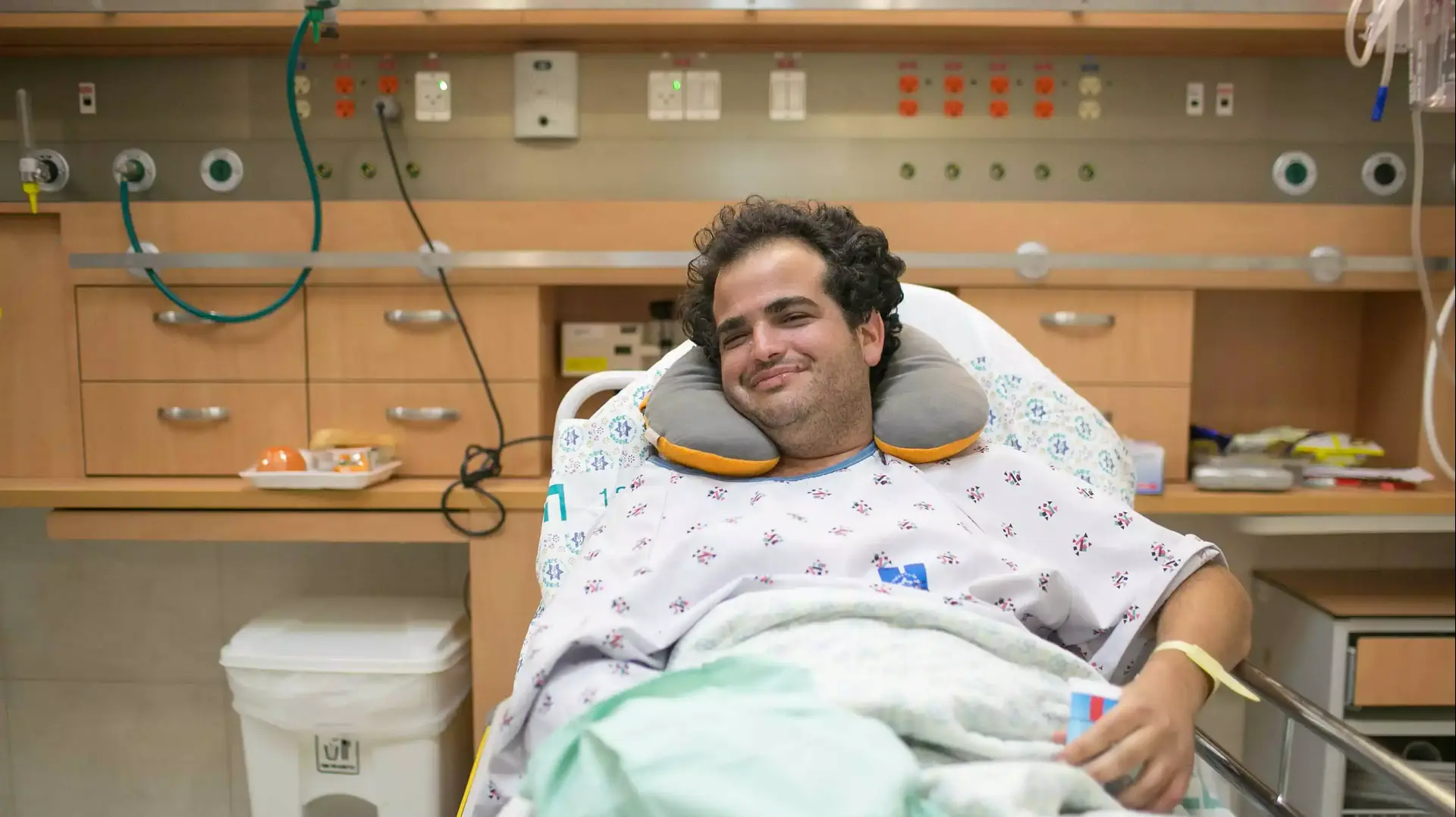 רועי פתאל, אחד הפצועים באסון בנפאל, בבית החולים הדסה רועי פתאל, אחד הפצועים באסון בנפאל, בבית החולים הדסה