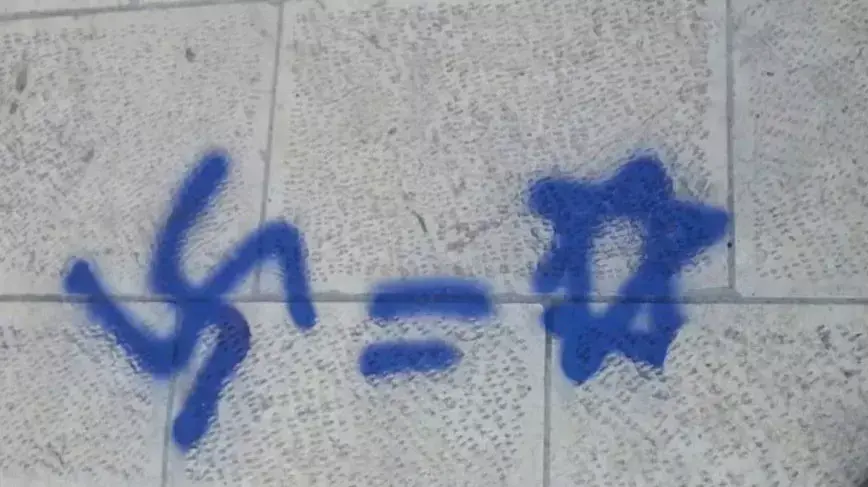 ספיר מור מיכאל שנפצע בנפאל עם הוריו ופרופ' אייל וינקלר  בבית החולים תל השומר