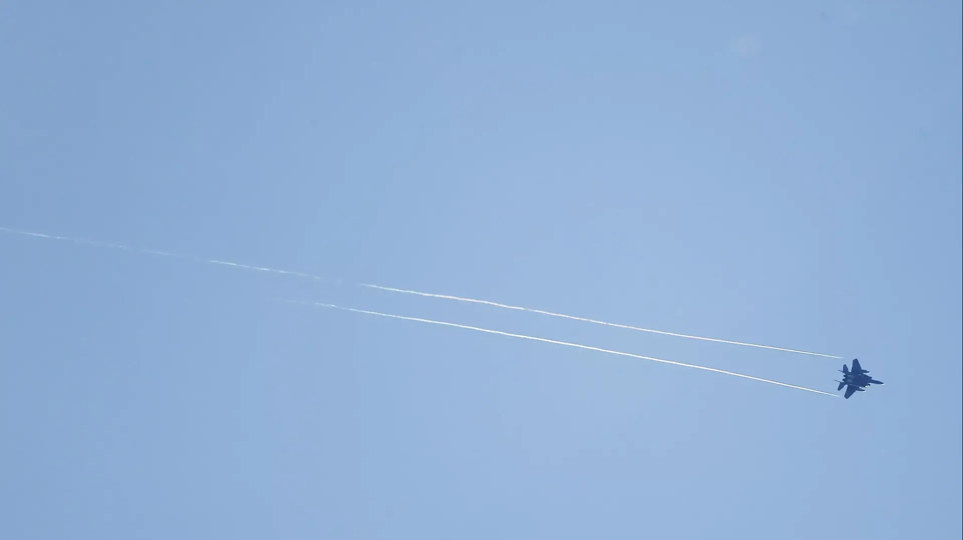 מטוס F-15 של צבא ארה"ב בשמי כובאני 20 באוקטובר 2014 מטוס F-15 של צבא ארה"ב בשמי כובאני 20 באוקטובר 2014
