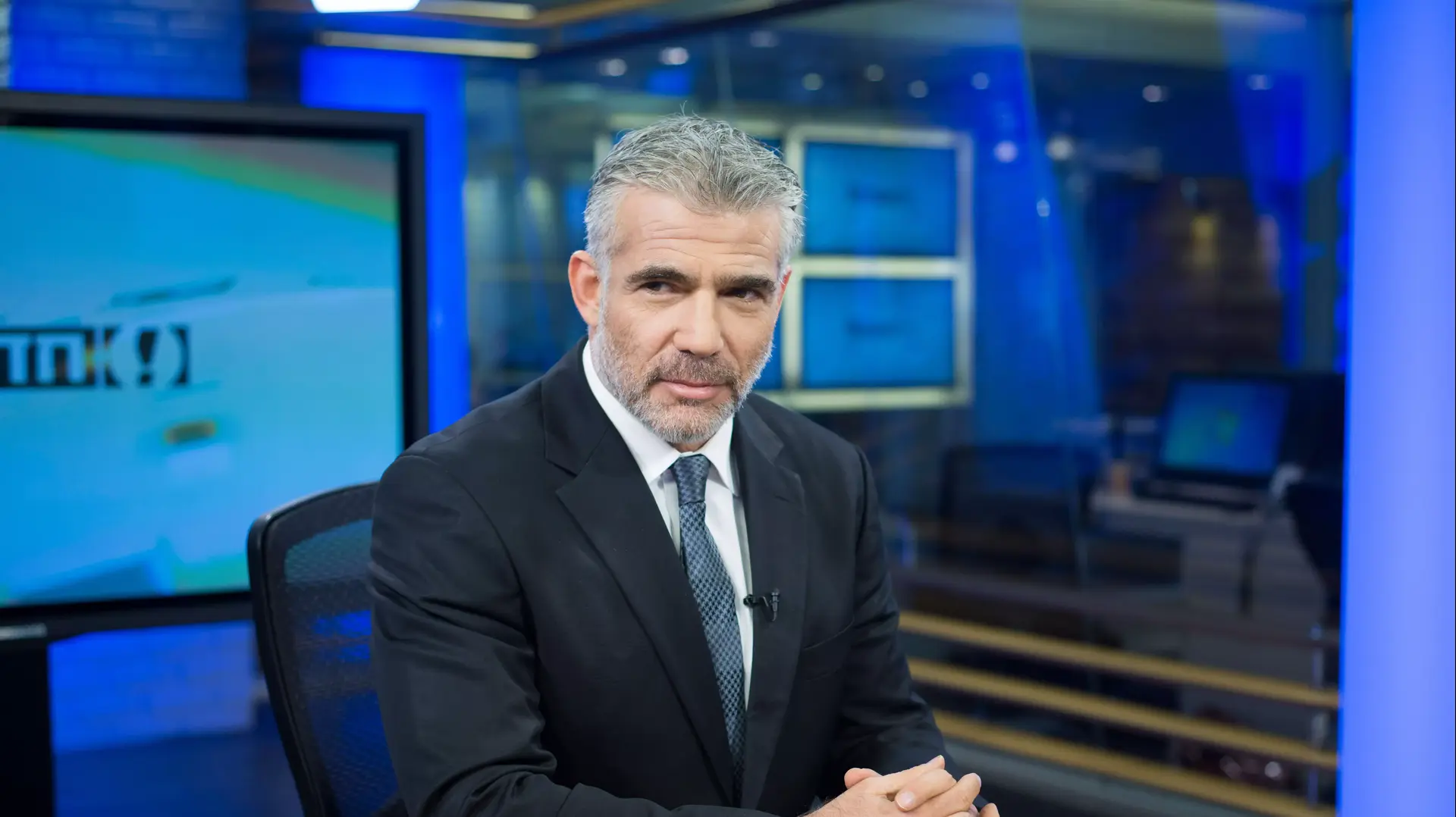 שר האוצר יאיר לפיד בראיון באולפן וואלה! עם ינון מגל, אוקטובר 2014 שר האוצר יאיר לפיד בראיון באולפן וואלה! עם ינון מגל, אוקטובר 2014