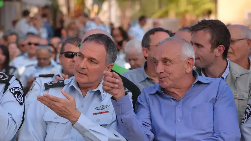 השר לביטחון פנים יצחק אהרונוביץ' ומפכ"ל המשטרה יוחנן דנינו בטקס החלפת מפקד מחוז מרכז ברמלה השר לביטחון פנים יצחק אהרונוביץ' ומפכ"ל המשטרה יוחנן דנינו בטקס החלפת מפקד מחוז מרכז ברמלה