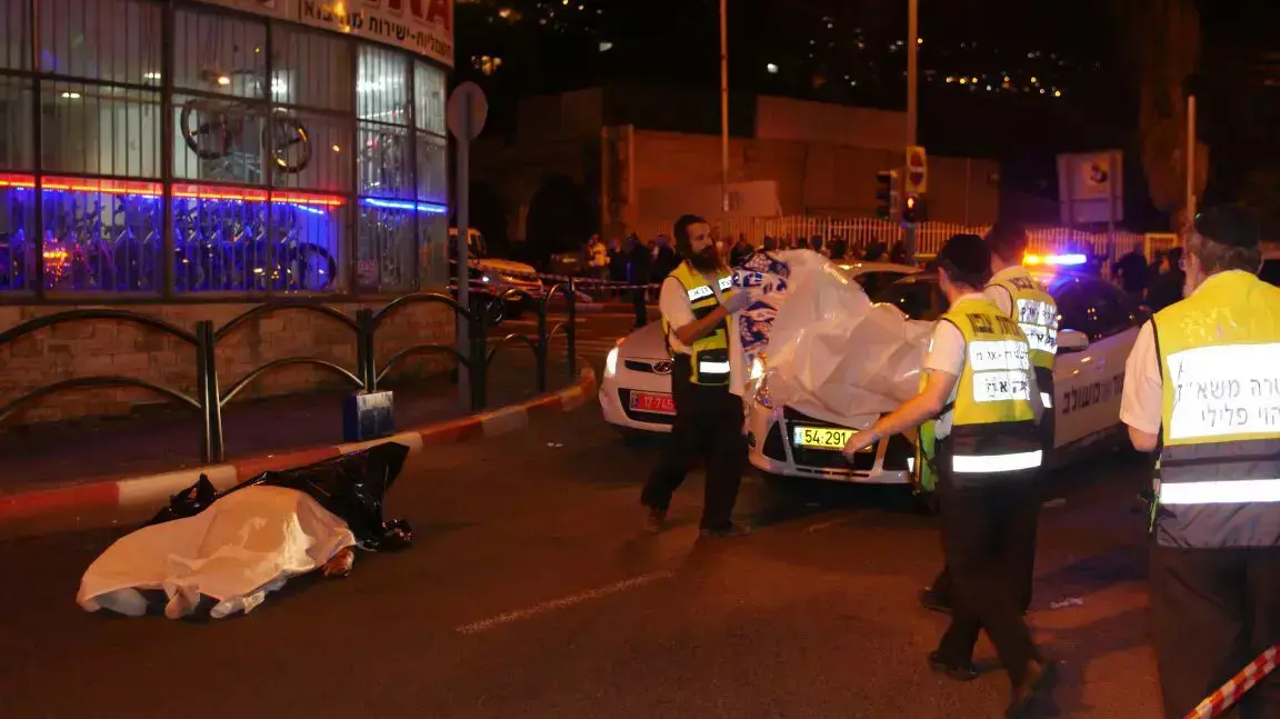 תמונות מזירת הרצח ברחוב המגינים בחיפה 22.10.2014 תמונות מזירת הרצח ברחוב המגינים בחיפה 22.10.2014
