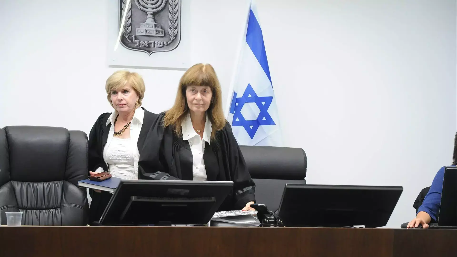 השופטות נורית אחיטוב מרים דסקין במשפטו של גואל רצון בבית המשפט המחוזי בתל אביב, אוקטובר 2014 השופטות נורית אחיטוב מרים דסקין במשפטו של גואל רצון בבית המשפט המחוזי בתל אביב, אוקטובר 2014