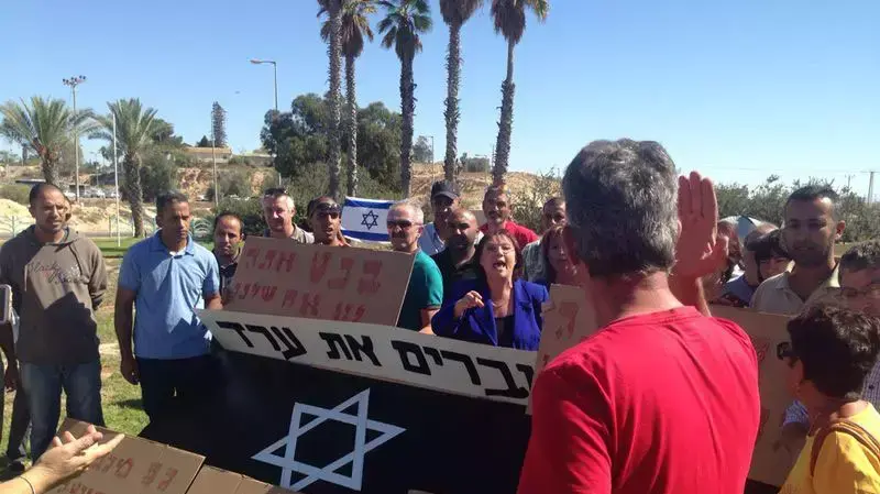 הפגנה בערד בעקבות סגירת מפעל הטקסטיל, אוקטובר 2014 הפגנה בערד בעקבות סגירת מפעל הטקסטיל, אוקטובר 2014