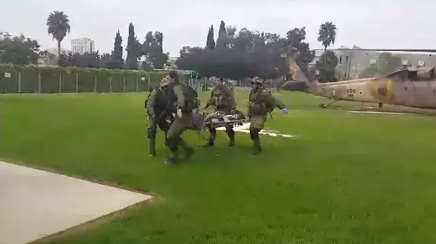 שתי חיילות קרקל מפונות לסורוקה. אוקטובר 2014 שתי חיילות קרקל מפונות לסורוקה. אוקטובר 2014