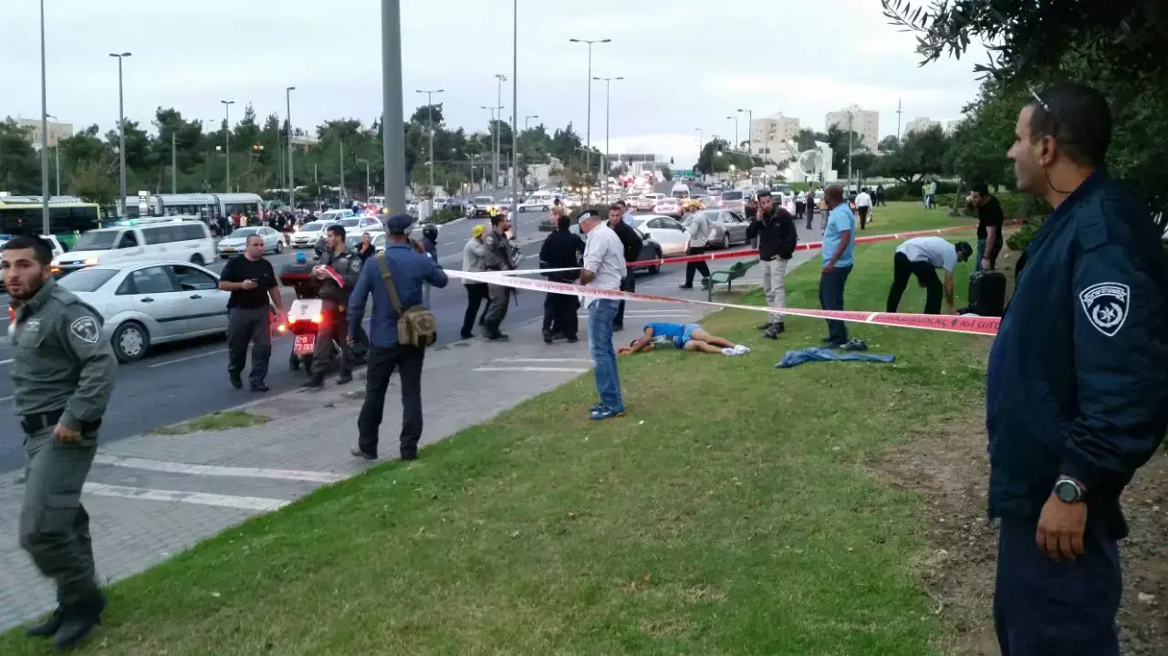 חשד לפיגוע דריסה בתחנת הרכבת הקלה בירושלים חשד לפיגוע דריסה בתחנת הרכבת הקלה בירושלים