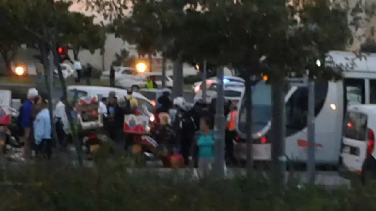 חשד לפיגוע דריסה בתחנת הרכבת הקלה בירושלים חשד לפיגוע דריסה בתחנת הרכבת הקלה בירושלים