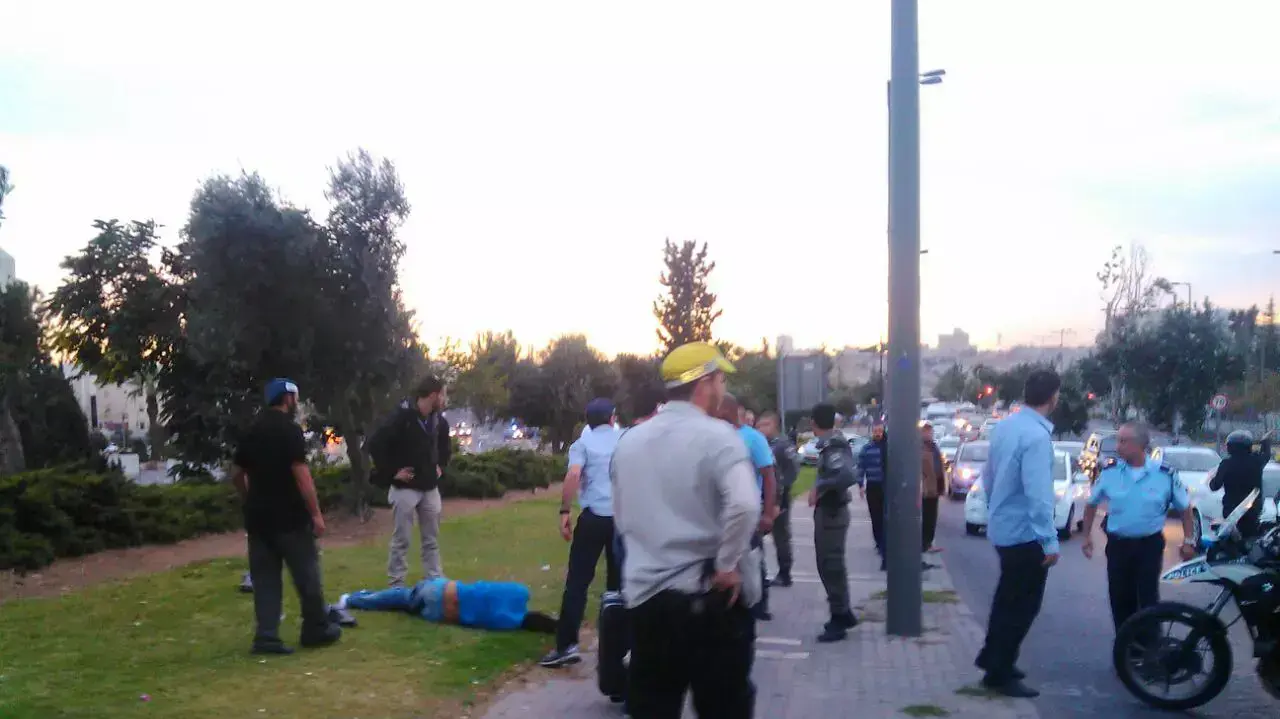 גופת המחבל שביצע פיגוע דריסה בתחנת הרכבת הקלה בירושלים גופת המחבל שביצע פיגוע דריסה בתחנת הרכבת הקלה בירושלים