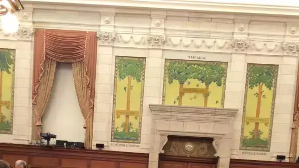 אולם הפרלמנט הקנדי נחסם בכיסאות בעקבות הירי, אוטווה אולם הפרלמנט הקנדי נחסם בכיסאות בעקבות הירי, אוטווה