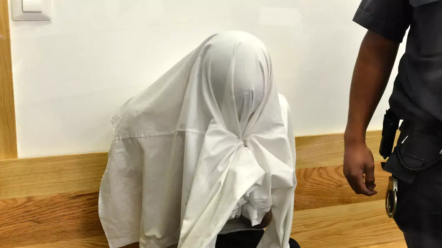 כתב אישום למורה לקרטה החשוד בעבירות מין בקטינים, בית המשפט המחוזי תל אביב כתב אישום למורה לקרטה החשוד בעבירות מין בקטינים, בית המשפט המחוזי תל אביב