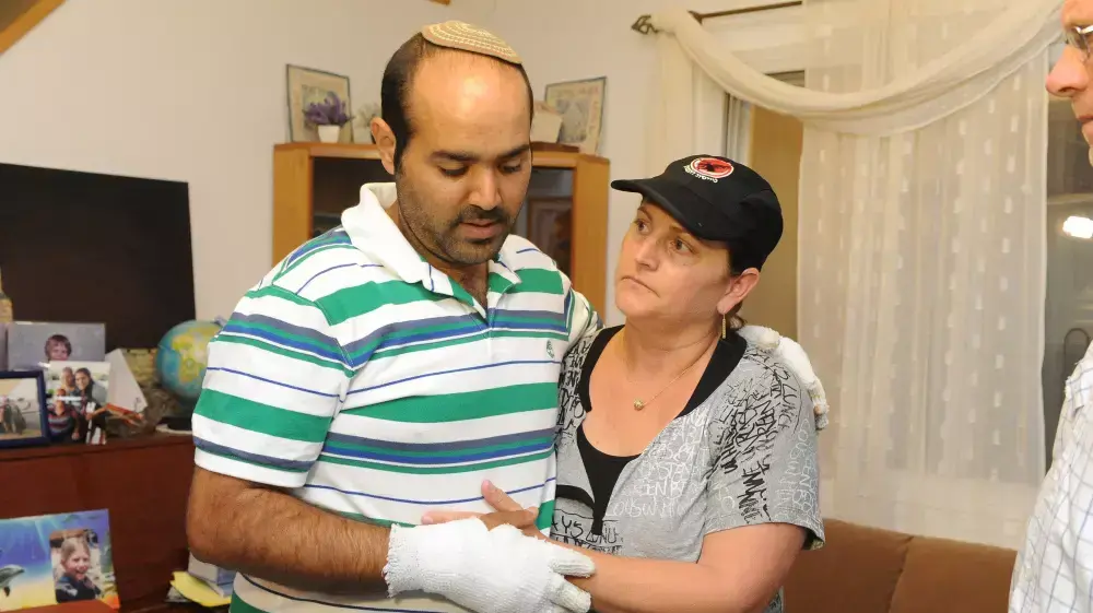 המטייל איתן עידן נפגש עם הוריה של תמר אריאל שנהרגה בנפאל המטייל איתן עידן נפגש עם הוריה של תמר אריאל שנהרגה בנפאל