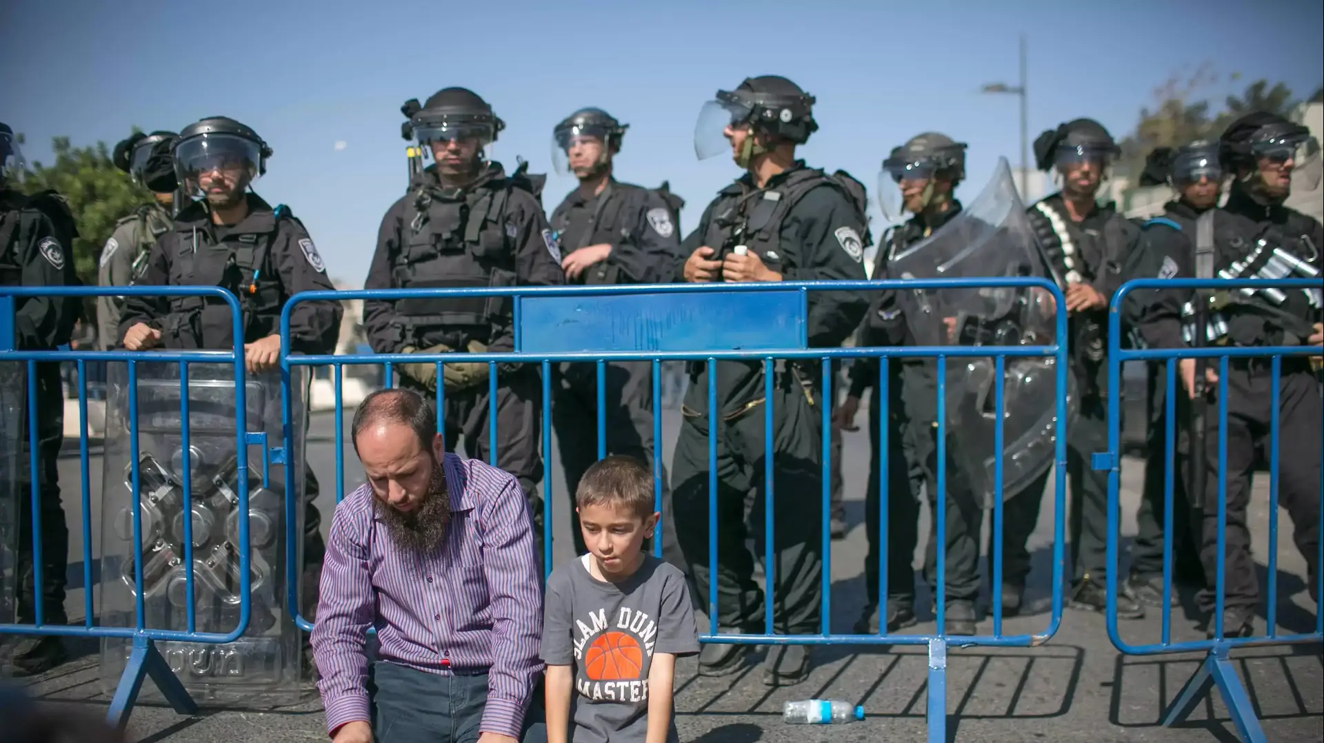 תפילת יום שישי בשכונת ראס אל עמוד במזרח ירושלים 24.10.2014 תפילת יום שישי בשכונת ראס אל עמוד במזרח ירושלים 24.10.2014