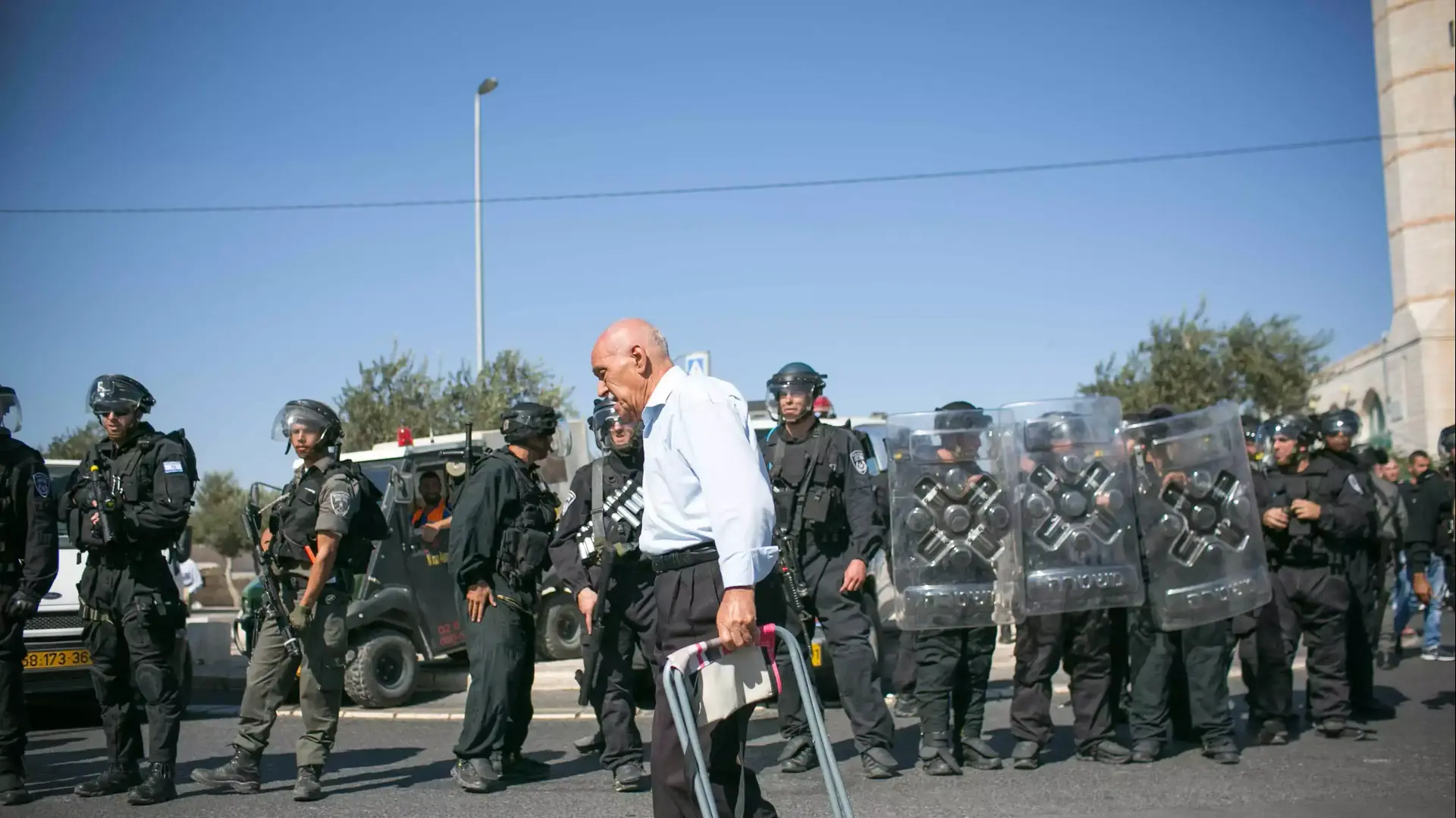 תפילת יום שישי בשכונת ראס אל עמוד במזרח ירושלים 24.10.2014 תפילת יום שישי בשכונת ראס אל עמוד במזרח ירושלים 24.10.2014