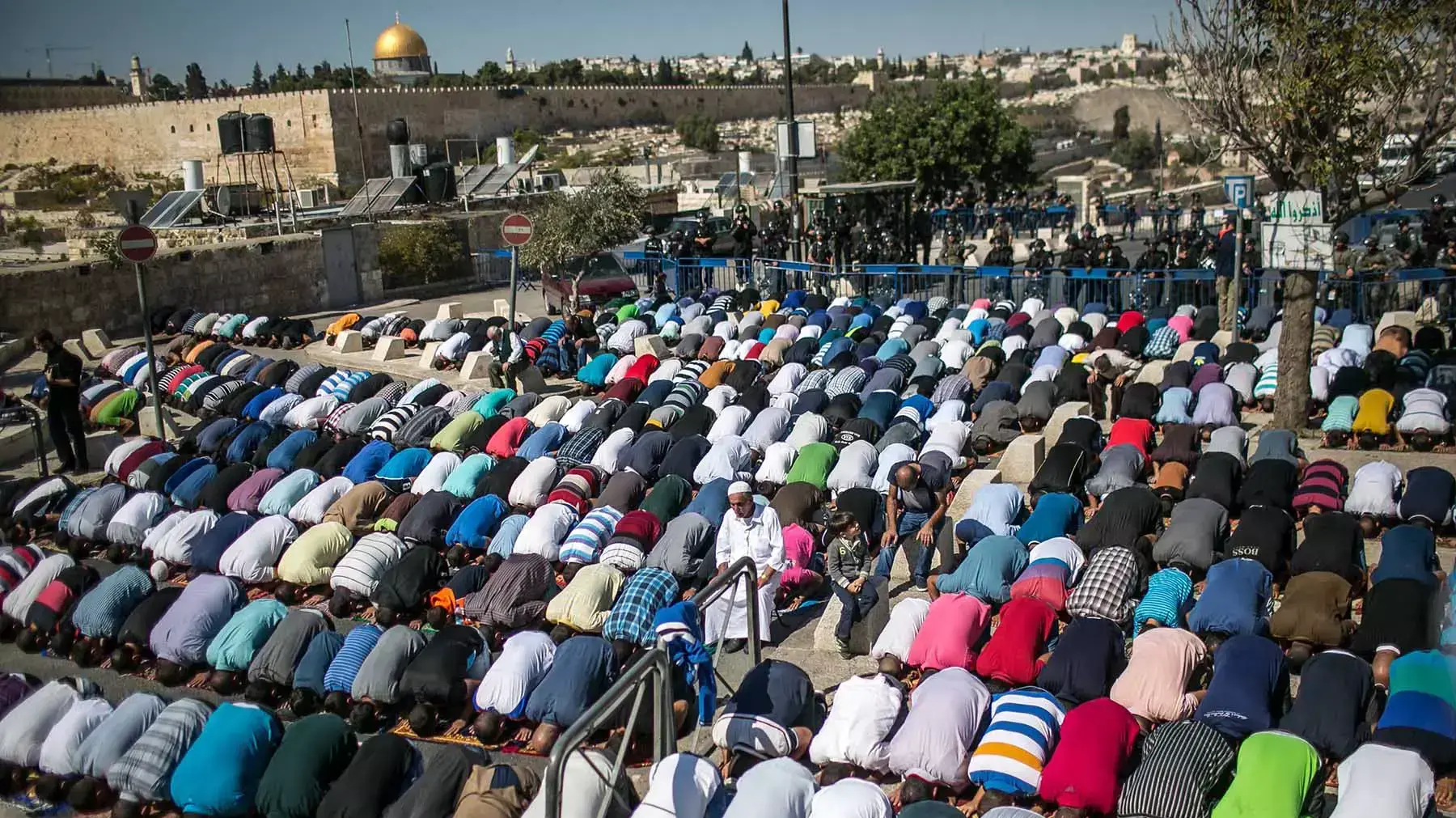 תפילת יום שישי בשכונת ראס אל עמוד במזרח ירושלים 24.10.2014 תפילת יום שישי בשכונת ראס אל עמוד במזרח ירושלים 24.10.2014