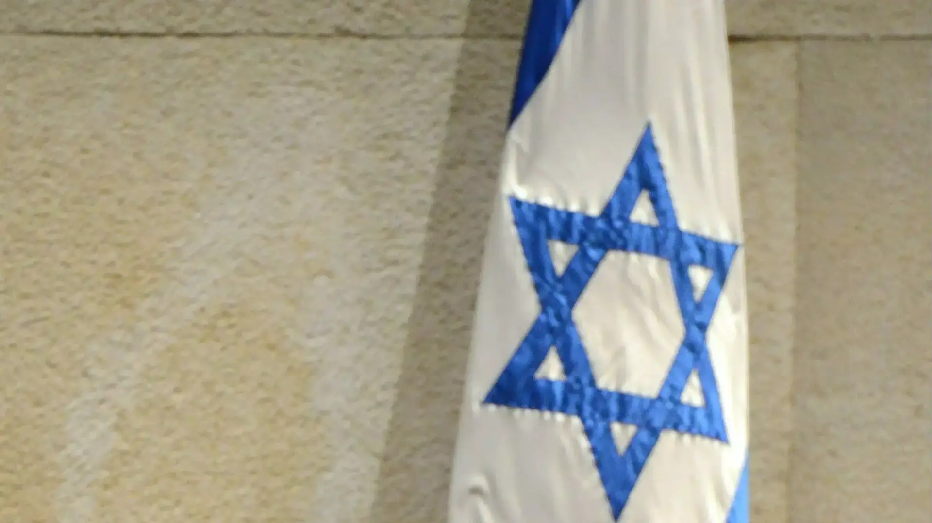 ראש הממשלה בנימין נתניהו נואם במליאה לזכרו של רחבעם זאבי גנדי, אוקטובר 2014 ראש הממשלה בנימין נתניהו נואם במליאה לזכרו של רחבעם זאבי גנדי, אוקטובר 2014