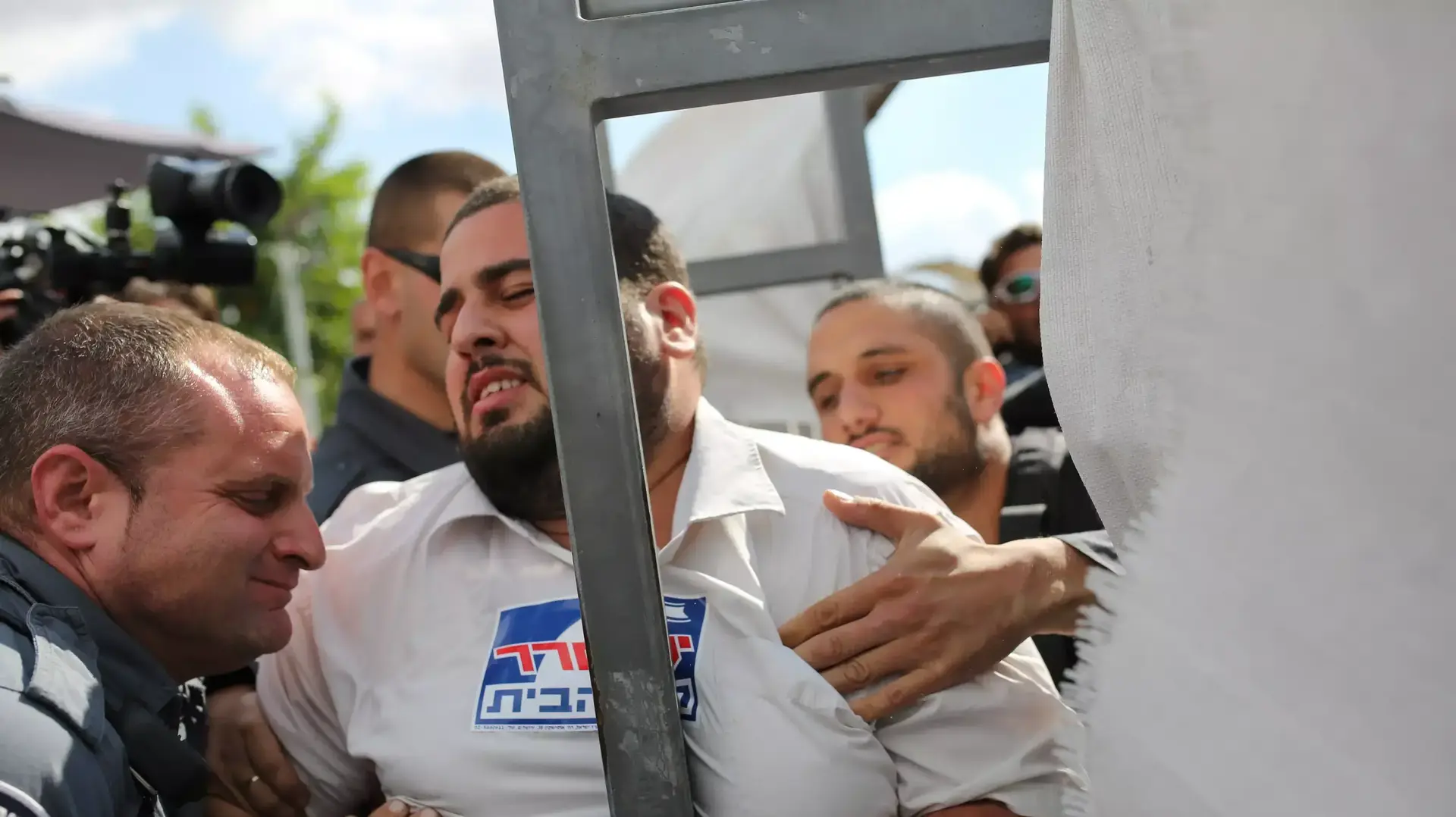 כוחות הביטחון מונעים ממפגינים להיכנס להר הבית, ירושלים