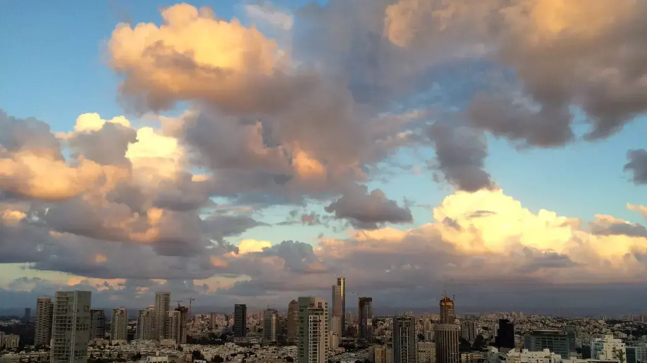 עננים בתל אביב, 31 באוקטובר 2014 עננים בתל אביב, 31 באוקטובר 2014