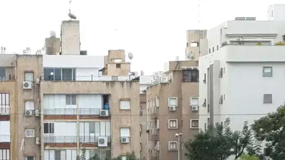 בור נפער ברחוב בחולון כתוצאה מהצפות, נובמבר 2014 בור נפער ברחוב בחולון כתוצאה מהצפות, נובמבר 2014