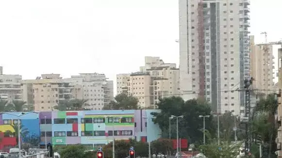 בור נפער ברחוב בחולון כתוצאה מהצפות, נובמבר 2014 בור נפער ברחוב בחולון כתוצאה מהצפות, נובמבר 2014
