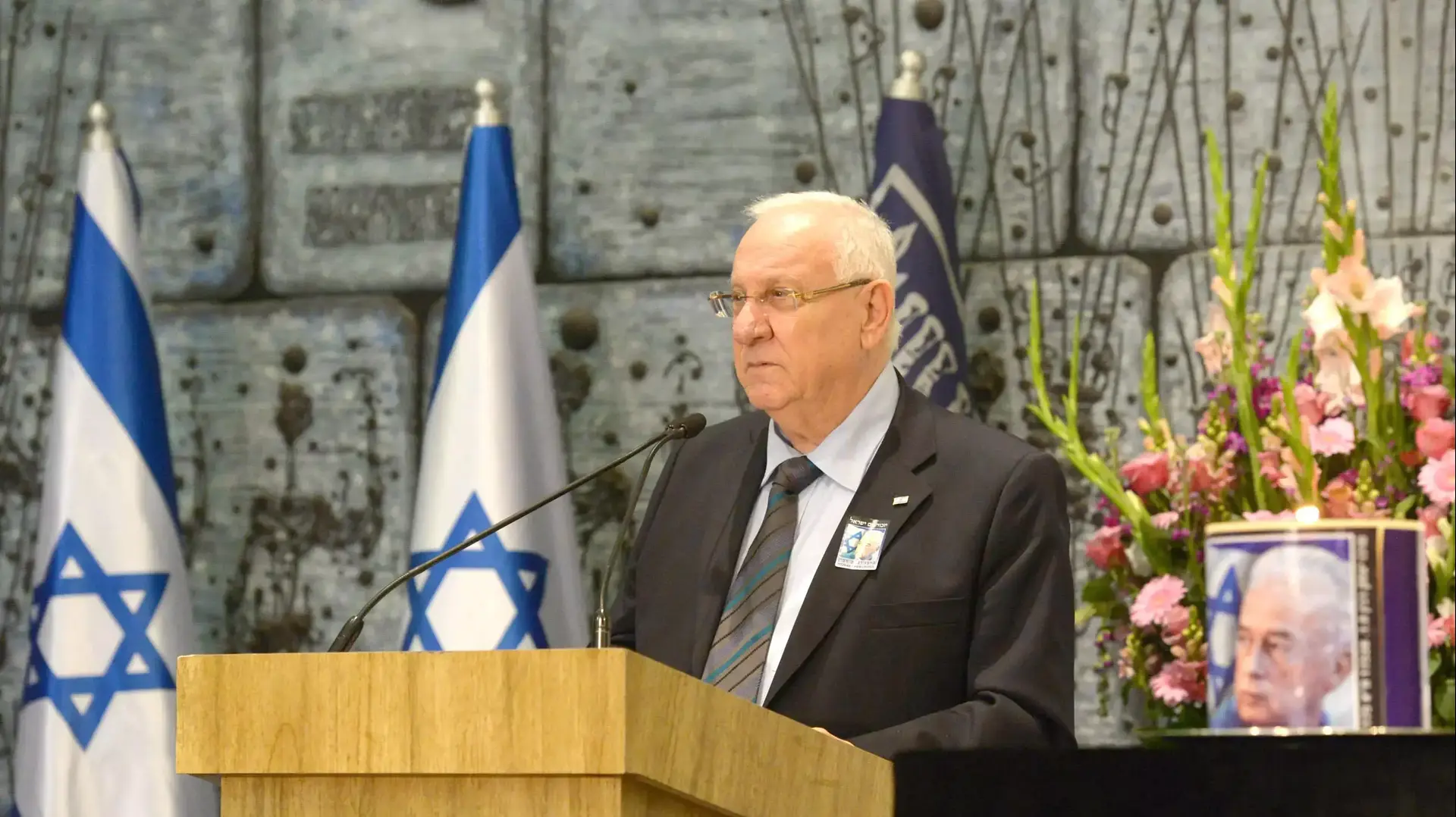 תמונות נשיא המדינה פותח הערב את אירועי הזיכרון ליצחק רבין ז"ל בטקס "נר יצחק" שהתקיים בבית הנשיא. י"א חשוון תשע"ה, 4 בנובמבר 2014. תמונות נשיא המדינה פותח הערב את אירועי הזיכרון ליצחק רבין ז"ל בטקס "נר יצחק" שהתקיים בבית הנשיא. י"א חשוון תשע"ה, 4 בנובמבר 2014.
